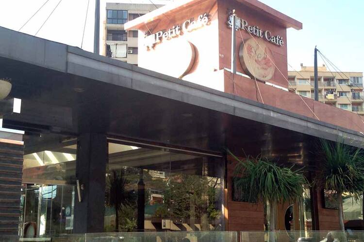 Petit Cafe Antelias Metn